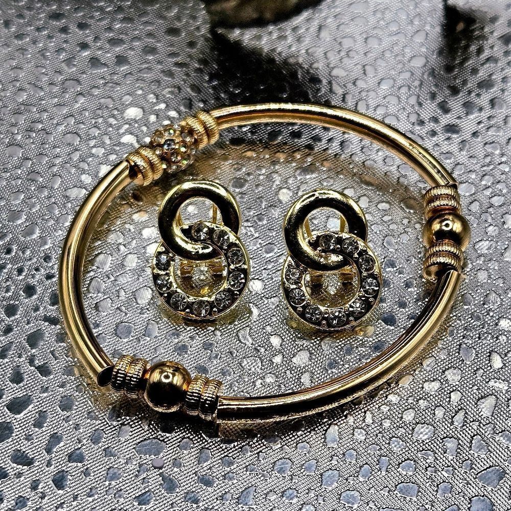 "5/$40" Goldtone Rhinestone Stretch Bracelet And Post Earrings Jewelry Set